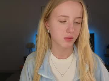 adele_armas live stage