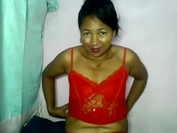 aelyaa live stage