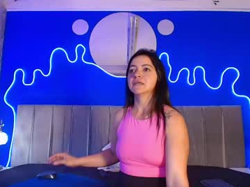 alessa_novva live stage