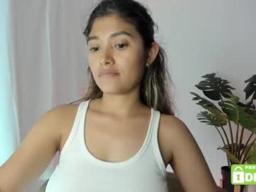 ashllovee_ live stage
