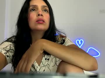 laura_1717 live stage