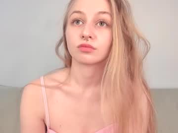 mia_meows live stage