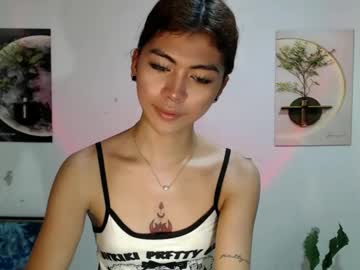 ur_extra_petite live stage